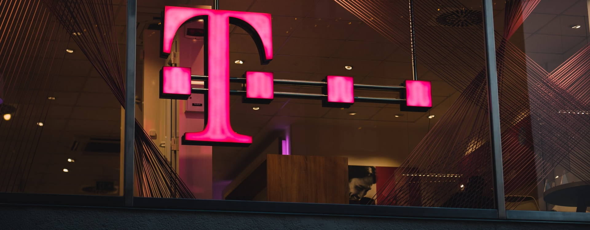 T-Mobile extends loyalty program to Metro by T-Mobile customers.